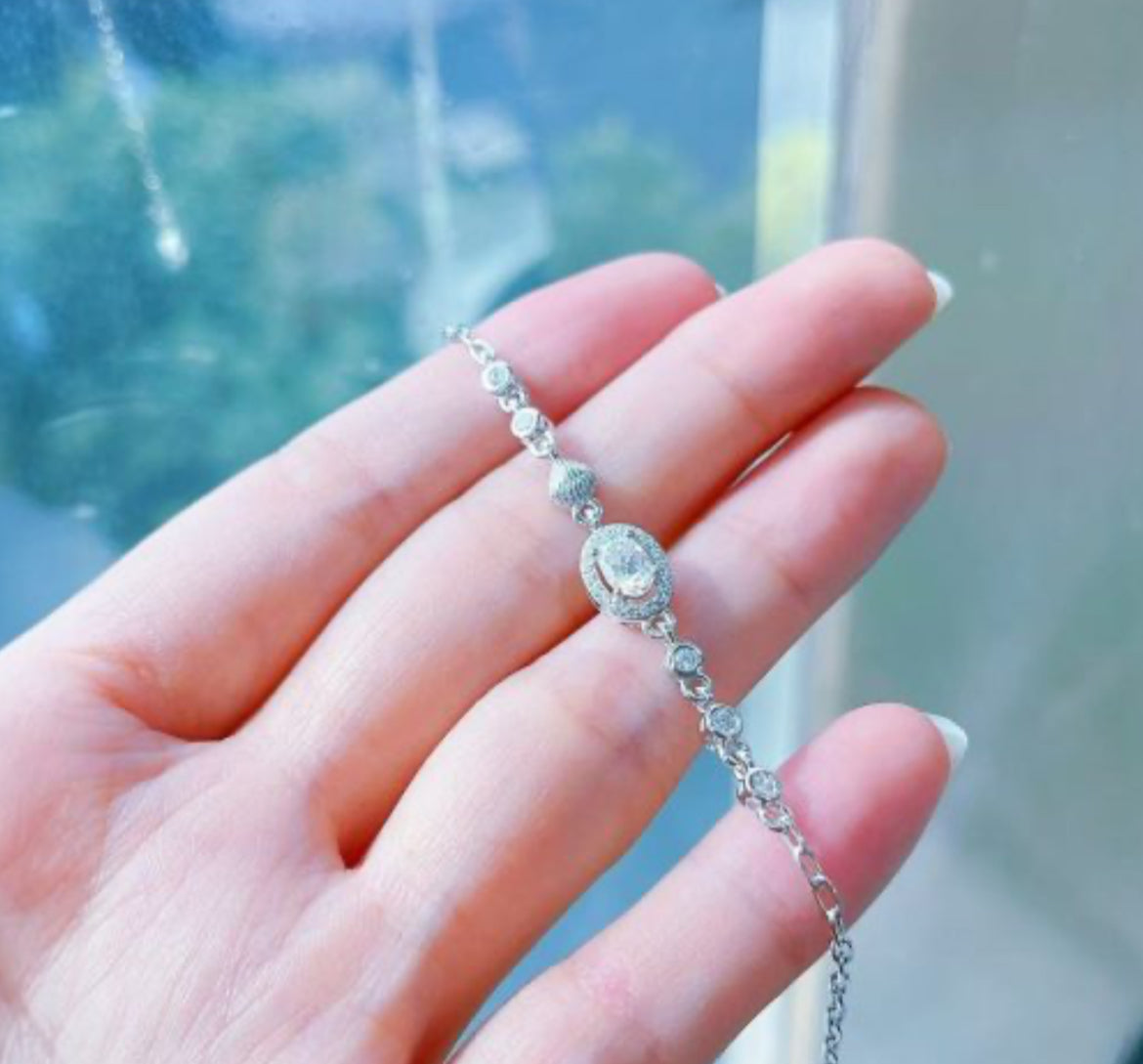 Hot-Selling S925 Sterling Silver 6*4 Egg Shape + Shell Bracelet Fashionable Seven Stone Round Bag Diamond Mossanite